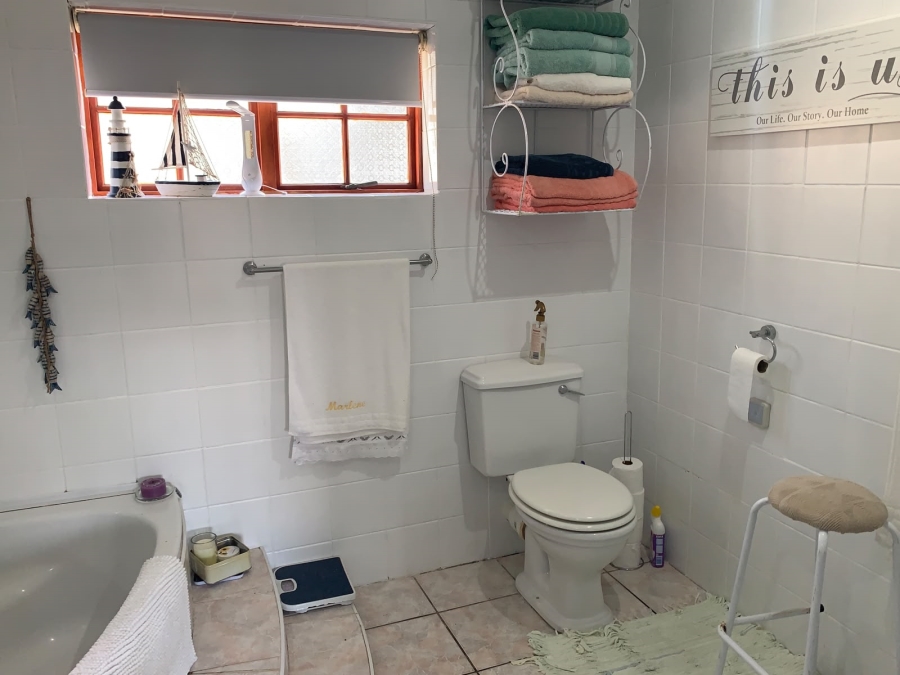 5 Bedroom Property for Sale in Fraaiuitsig Western Cape